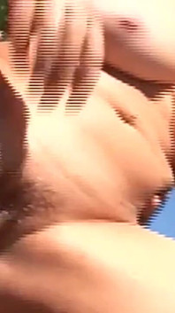 Loira robusta milf com peitões ao ar livre fodida por um grande pau preto