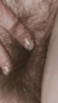 เล่นกับขนบนหีของฉัน