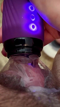Masturbation Matinale Sous Vide, Chatte Mouillée Avec De La Crème Qui Coule, Comme C’est Sympa