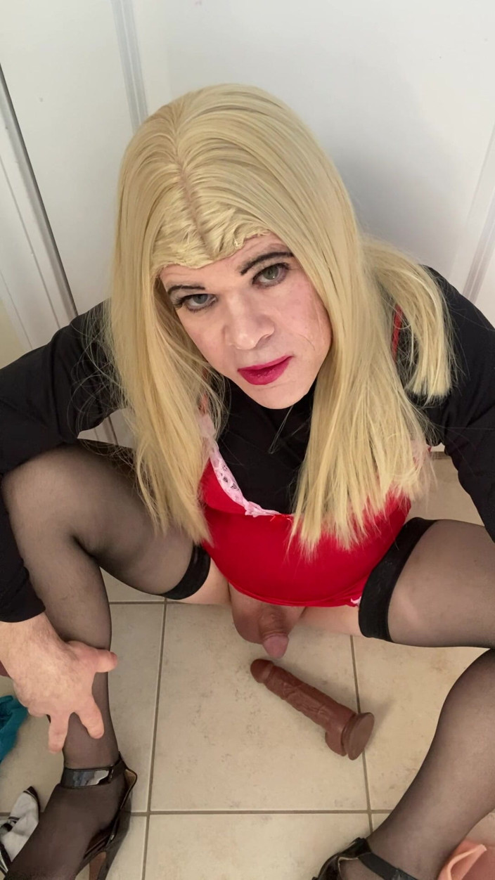 MadisonCD2025: Parte 1 Amatoriale sissy travestito in lingerie calze tacchi alti con...