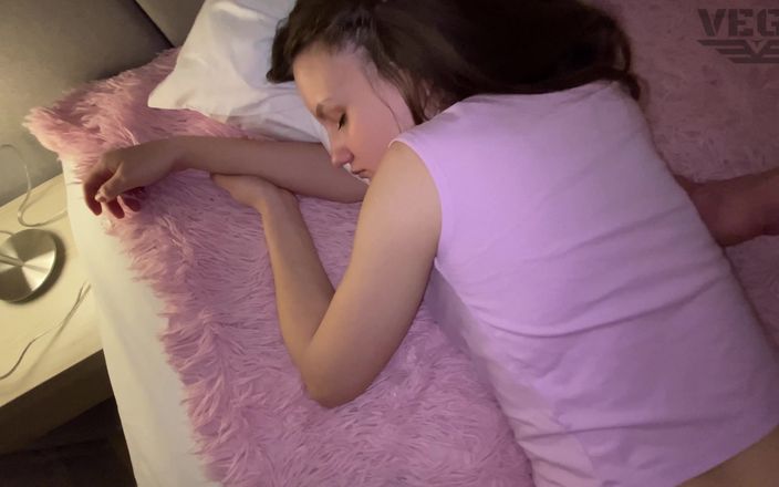 Teen Creampie Patrol: Probudil jsem svou nevlastní dceru spermatem v její kundičce
