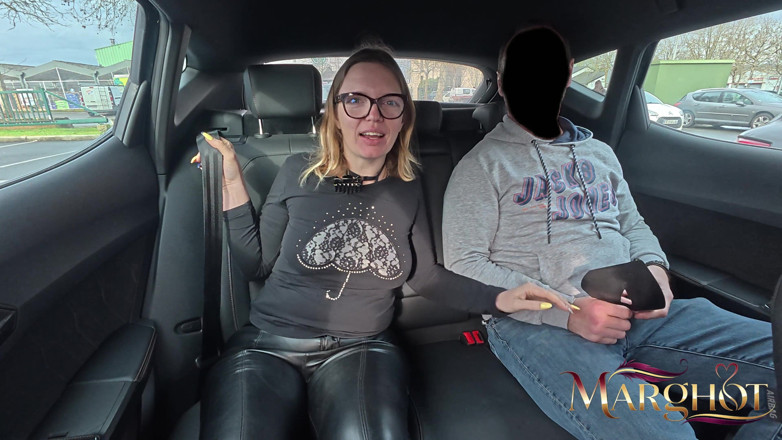 Sexymarghot: Чоловік-куколд, він веде машину, а його коханий тримає мене ззаду