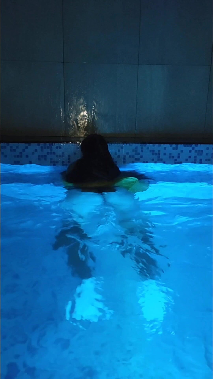 Karencx: 수영장에서