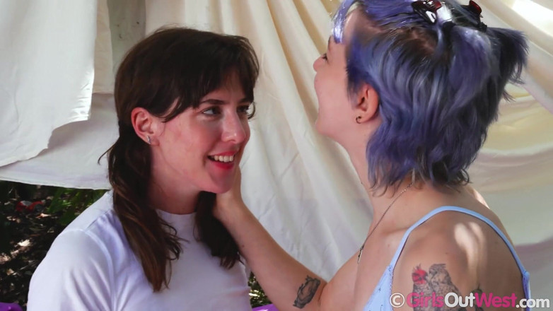Girls Out West: Aussie threesie - seks lesbian bareng tiga cewek hot asal australia!