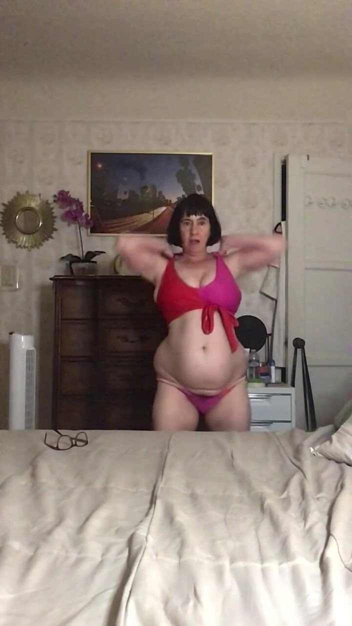 BustyBrendaxx: Best Dirty Talking Slut Who Gets Naked Out of Her...