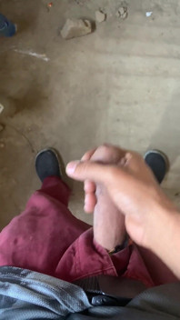 di gedung yang belum lengkap