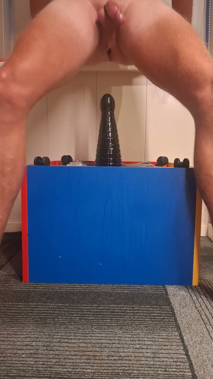 NoFace Twink X: Sexy twink anální protahování s obrovským robertkem