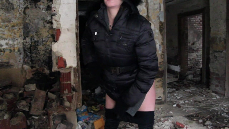 Viktoria Goo: Viktoria Goo - chuyến đi tiểu urbex - đi tiểu vào miệng tôi!