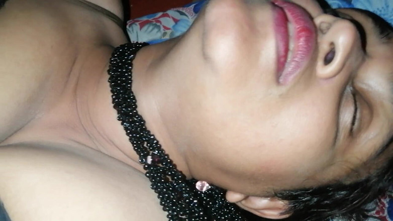 Tina Baby: 俱乐部熟女和女婊玩得很开心，乞求 第4部分