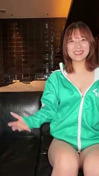 无码的脸暴露 - 甜美的D杯美女从亲密的打手枪到中出性爱