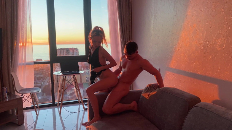 karina_lin: Mi mejor amiga quiere follar después de la universidad