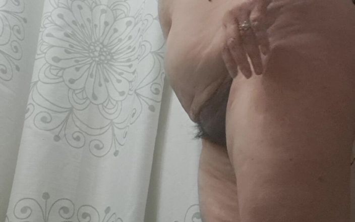 Mommy big hairy pussy: सौतेली मम्मी कपड़े उतारना हॉट है