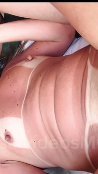 Ik kwam met mijn lul in mijn kont gepropt en toen viel ik met mijn mond op de lul besmeurd met sperma - Latina in anale
