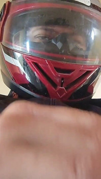 Motoboy Tiene Una Gran Corona De Polla Monstruosa.