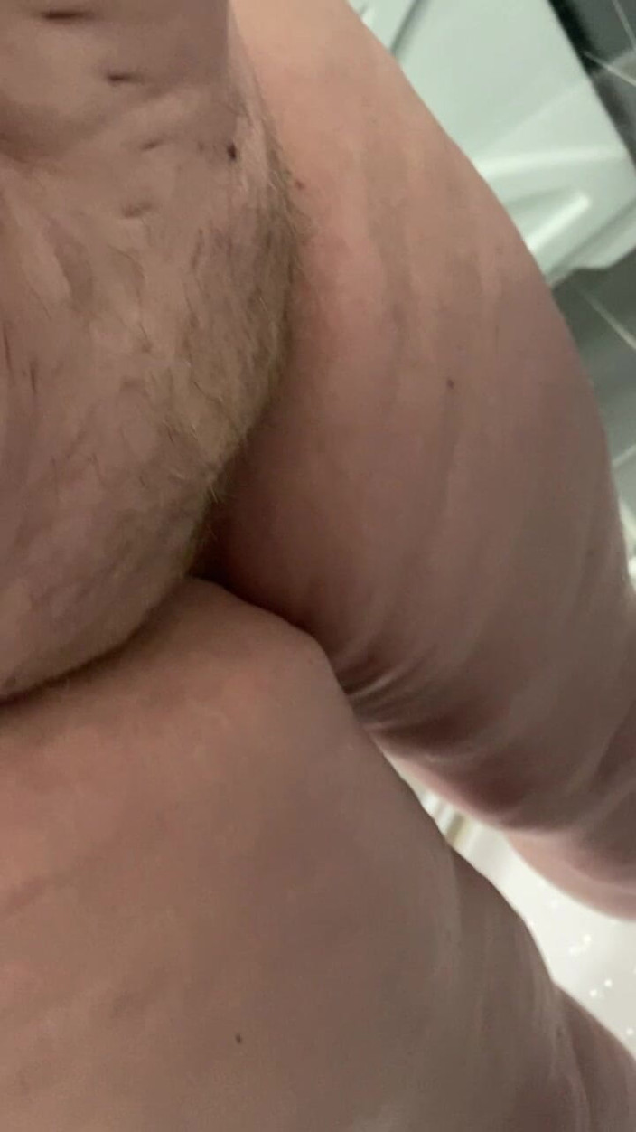 VikkiGeorgia: 샤워 중 오줌 싸기