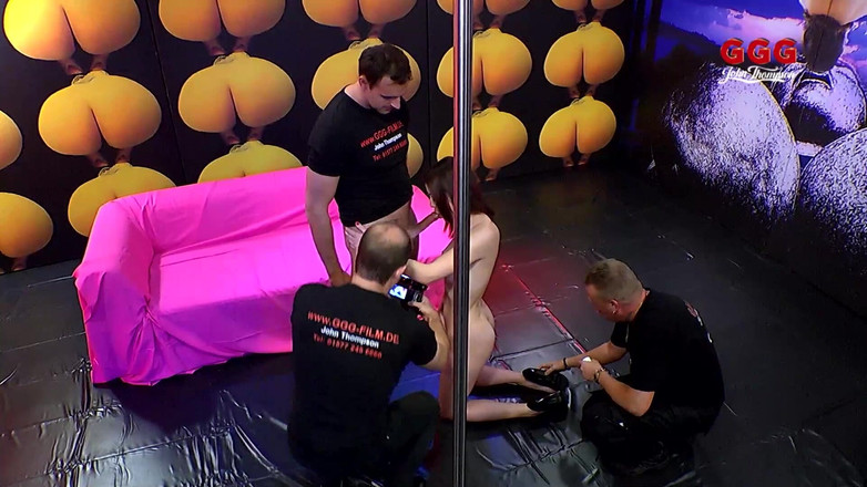 GGG John Thompson Studio: Ggg - pesta bukkake dengan hiasan warna kuning