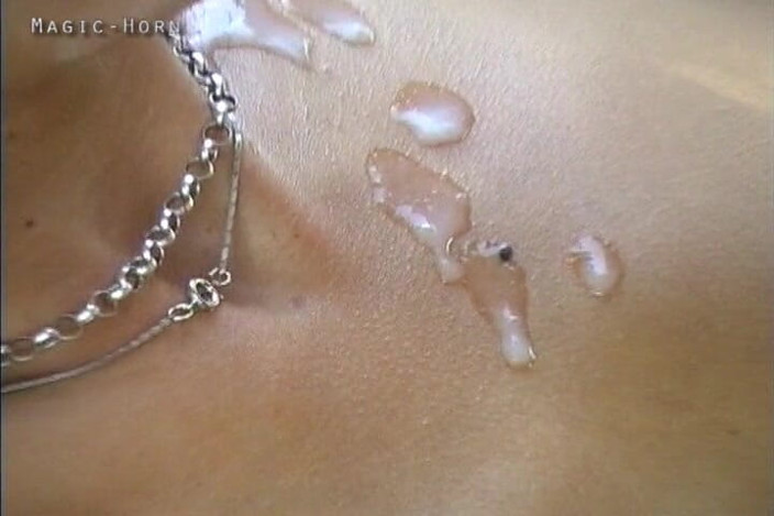 Deutsche Camgirls: Yarak emen Alman sürtük gibi o yüzünde döl hissediyor