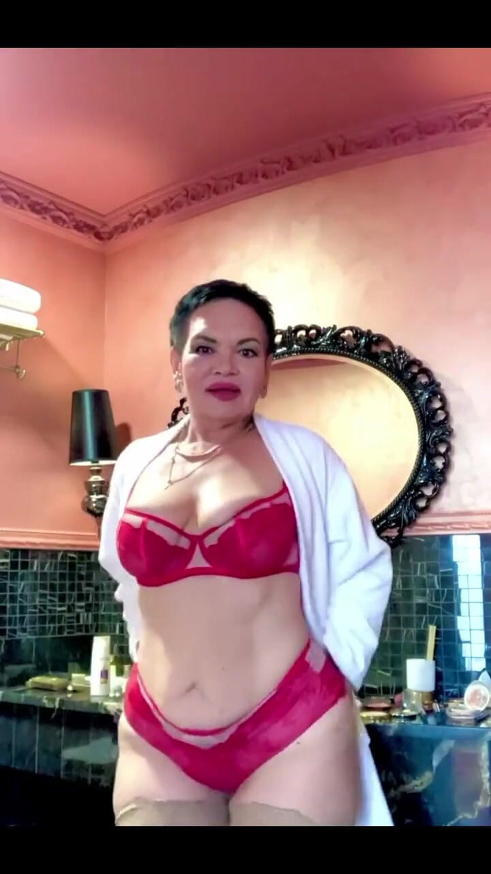 KarmenMilf: Meine neuen roten dessous