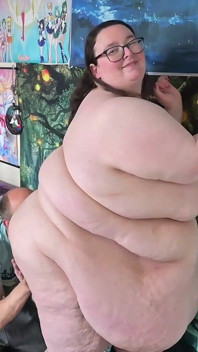 Tirando a roupa e acariciando a SSBBW