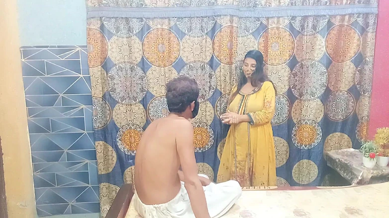 HotQueenPk: Malik Ny House Maid Ko Kitchen Sy Room Mai Bulaya...