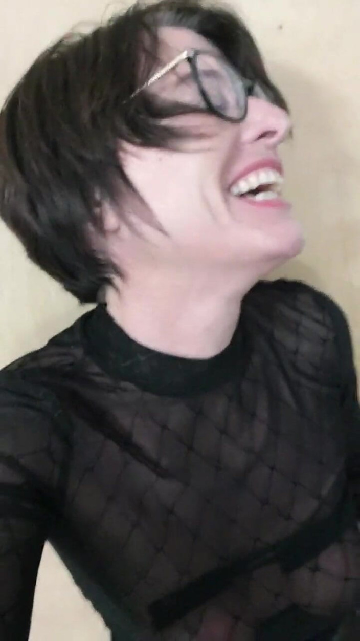 JulieEroticDress: Squirta in abito sexy