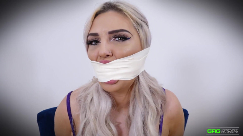 Gag Attack: Roxee - băng microfoam bịt miệng