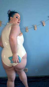 În culise, latex strălucitor
