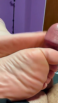 Německá Žena V Domácnosti Zblízka Footjob Výstřik Sexy VRásčité Chodidla