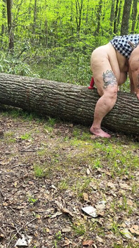 뚱뚱한 돼지를 시오후키하는 보지 기쁘게 나무 로그