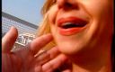 Lucky Cooch: Блондинка и рыжая крошка дают интервью на улице