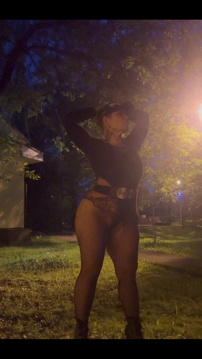 KarmenMilf: 屁股走路