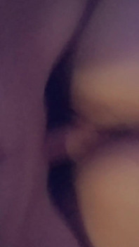 彼女の大きなお尻が頭を痛めます