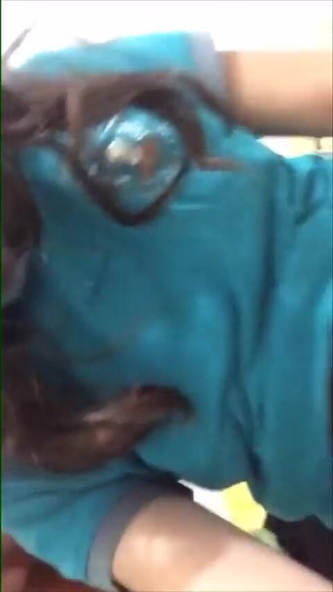 Adorable Teen: Cewek semok latina dengan tubuh aduhai lagi pamer tubuh aduhainya,...