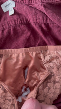 Crot di celana dalam istri 16