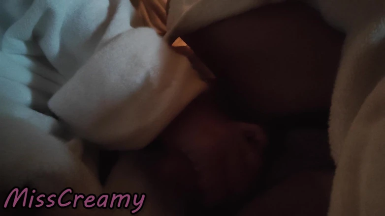 Miss Creamy: Mostrando o pau! Sexo arriscado em spa Professor finge massagem...