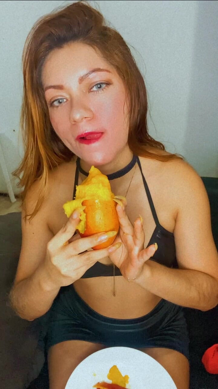 Goddess Li: La déesse Liandra et une délicieuse mangue