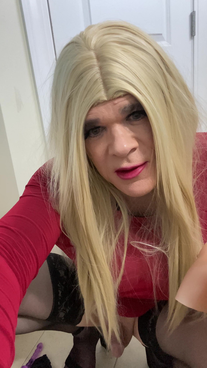 MadisonCD2025: 쉬멜 아마추어 일어서서 더티 토크하고 클리토리스 자지와 엉덩이를 과시하는 쇼