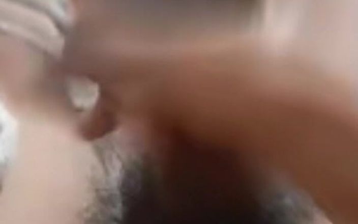 Shahina: 캠으로 자위하는 게이 친구들