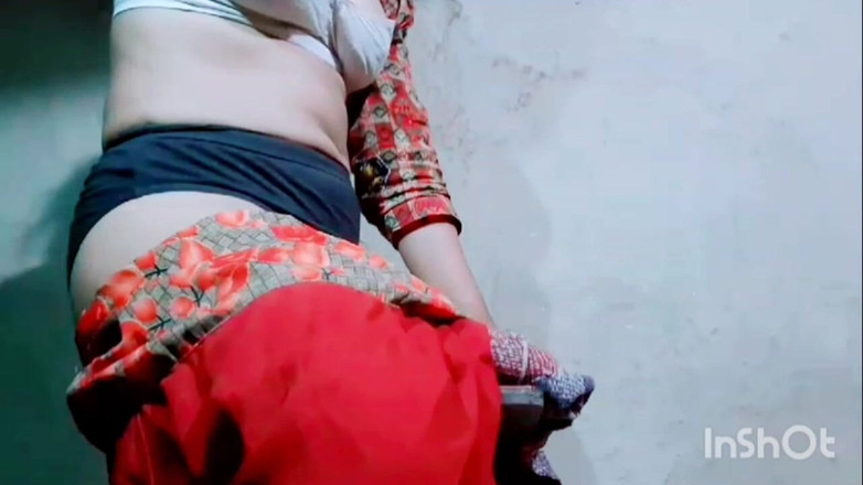 TricolorMusic3: Zatímco si mačká prsa přes oblečení, postupně se velmi vzrušuje...