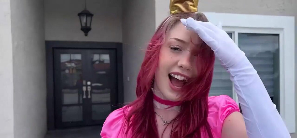 J-Mac: Maria konečně dostane broskev s velkým zadkem! Halloween přichází brzy...