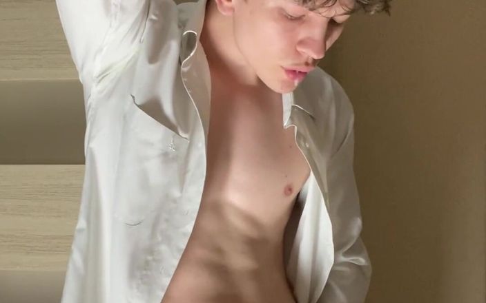 Rushlight Dante: Nu sunt atât de sexy în această cămașă albă