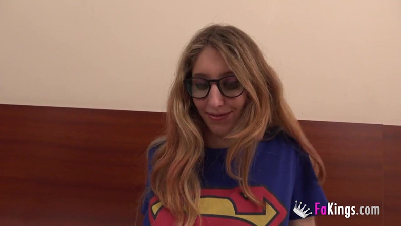 FAKings: 这些最大的天然奶子需要粗大的鸡巴：潘多拉维修斯大战色情超人！！