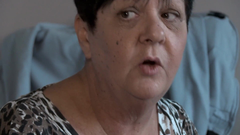 Amateur Pornos XXX: 야생 오럴과 하드 섹스로 유혹하는 영국 밀프