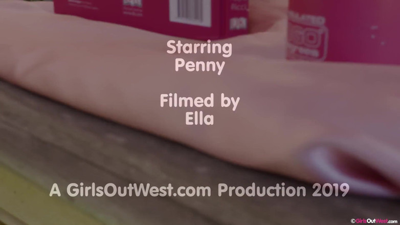 Girls Out West: Gordinha amadora menina Penny fode sua buceta peluda com vibrador...