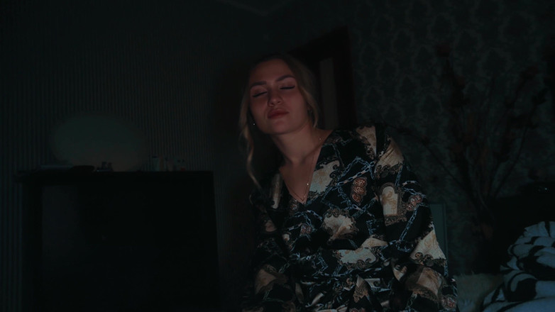 LuxuryMur: 一个喝醉的继母吸老二的诱惑是成功的--用一口精子