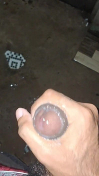 Debut Cock Cum Di Halaman Belakang