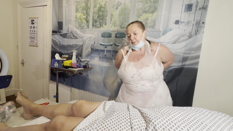 Aaexperiencesltd: Domina Satana se joacă cu acul cu Butler lui Satana!