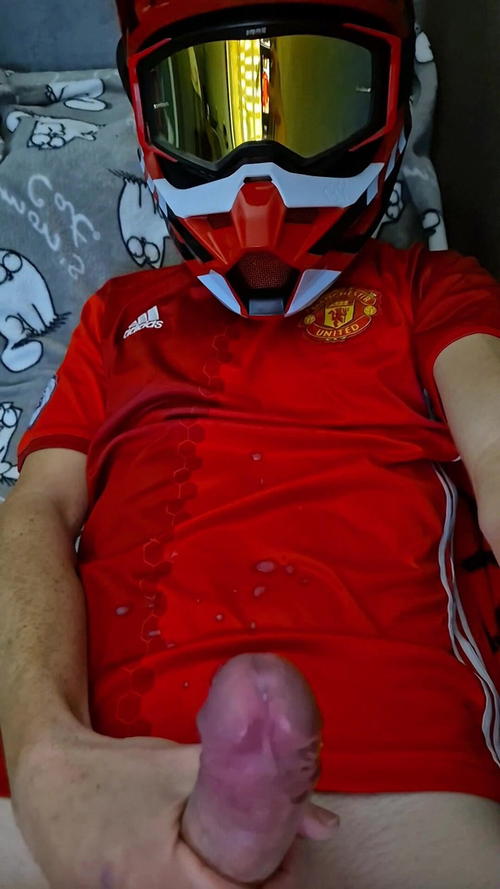 Sneakersmax98: T셔츠 입은 거유 사정