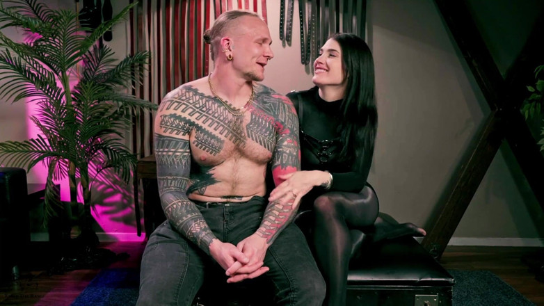 Peter J Hooke: Hermosa sensual diosa dominatrix y ordeñando