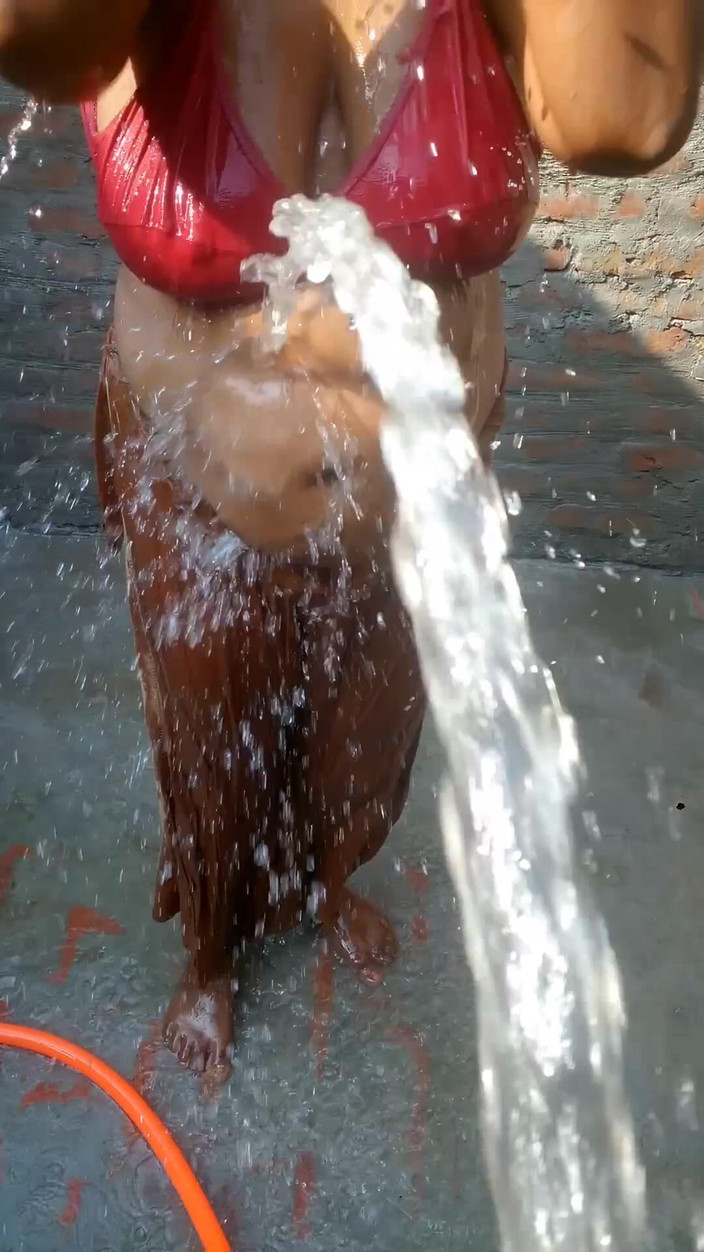 Sadia vabi: 萨迪亚瓦比太漂亮了。他的阴户是如此性感